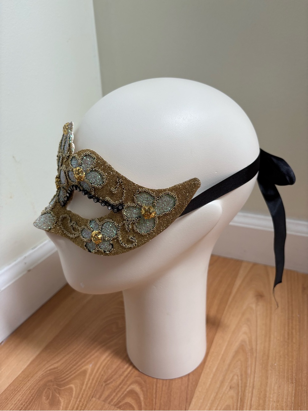 Pier 1 Gold and Mint Floral Masquerade Mask Hand Painted Italy - Picture 4 of 7